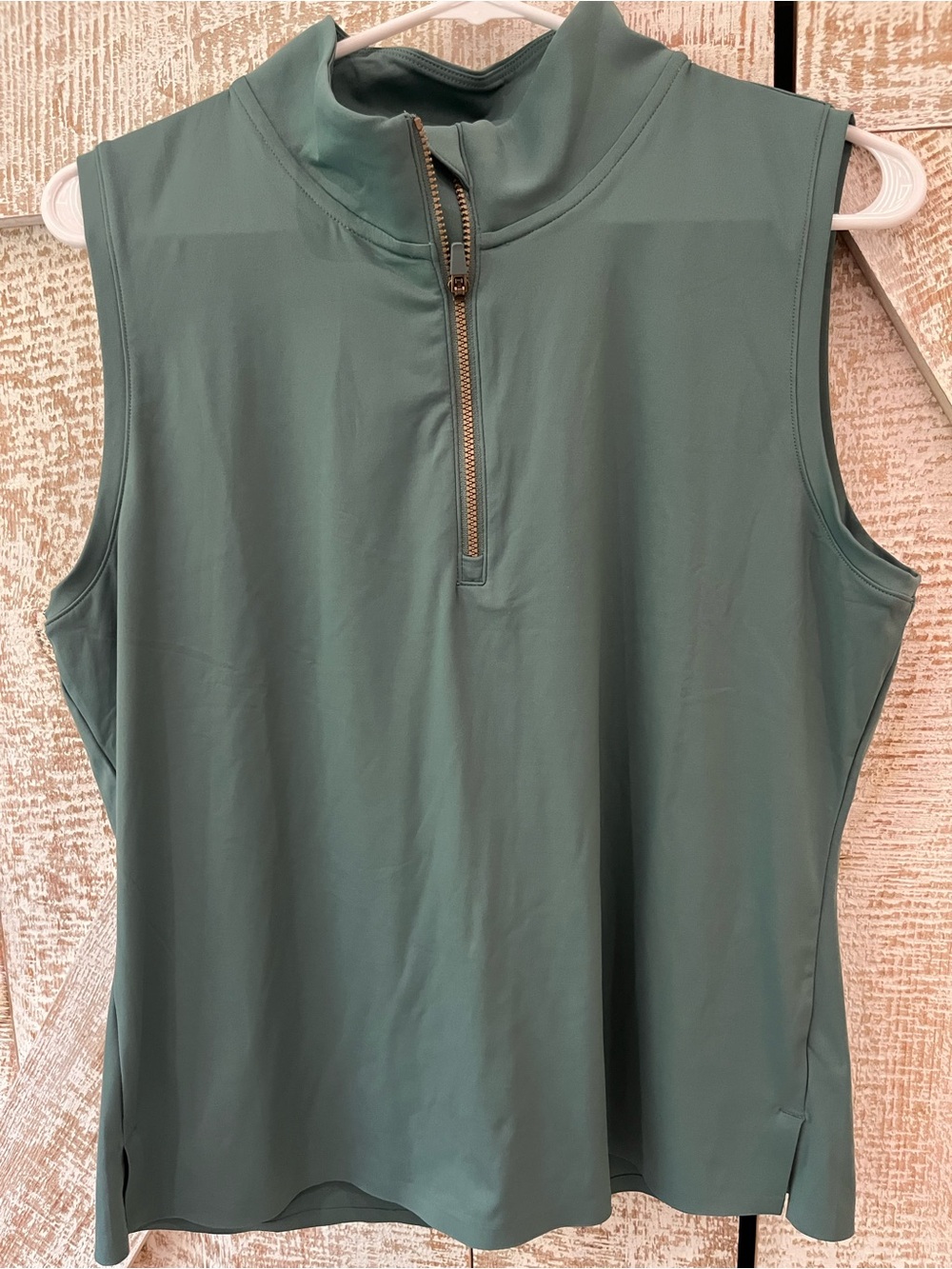 RHONE Sleeveless Half-Zip Tank in Sage Green Size Large